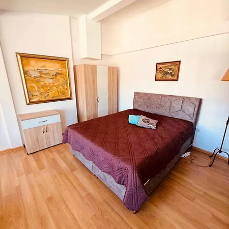 Le Petit Loft Апартамент Варна